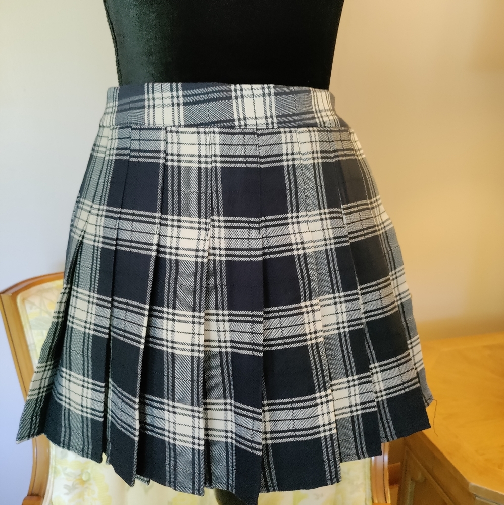 Shein navy and white plaid skort